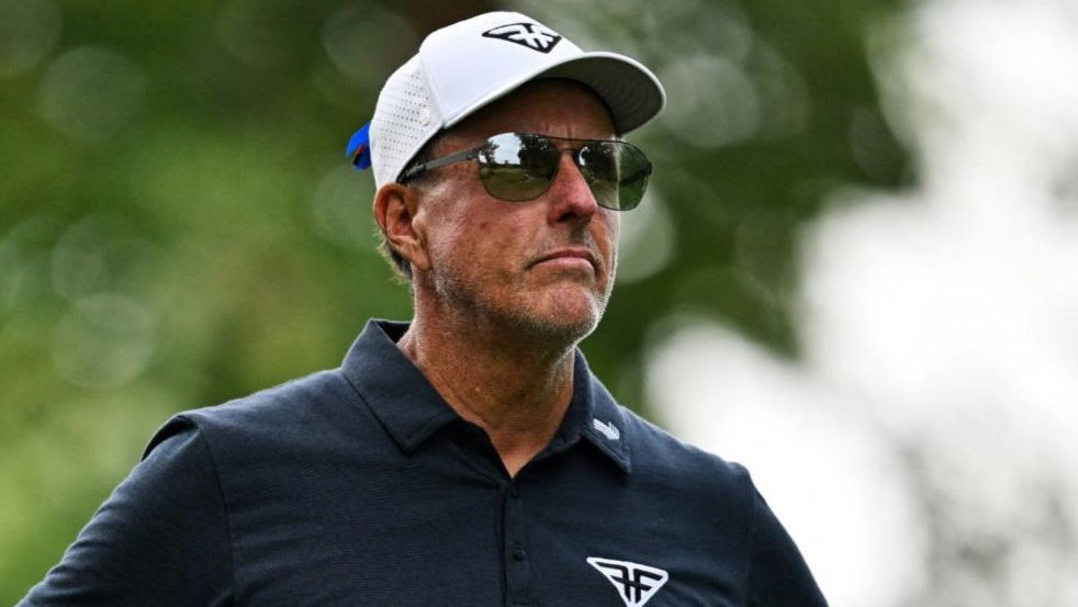 Phil Mickelson does the most incredible thing for aspiring PGA Tour pro
