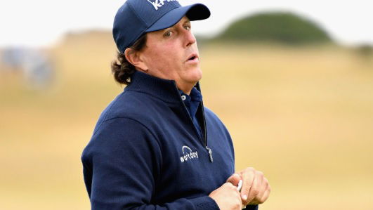 Mickelson putts in front of