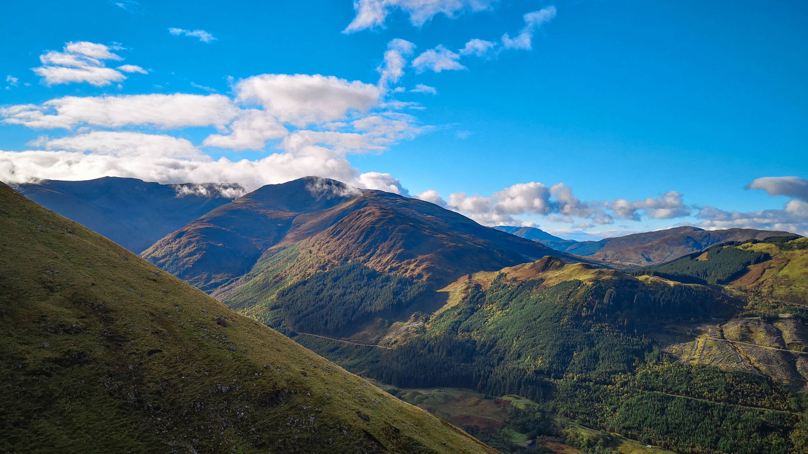 Six golfers scale highest peak in UK to raise money for children's hospices