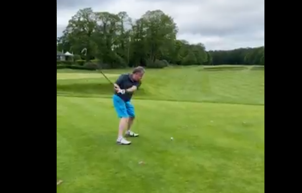 Piers Morgan SHANKS his drive off the 1st hole at Wentworth!