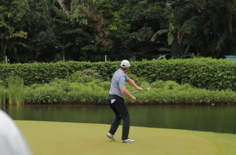 Grayson Murray loses his cool at CIMB Classic