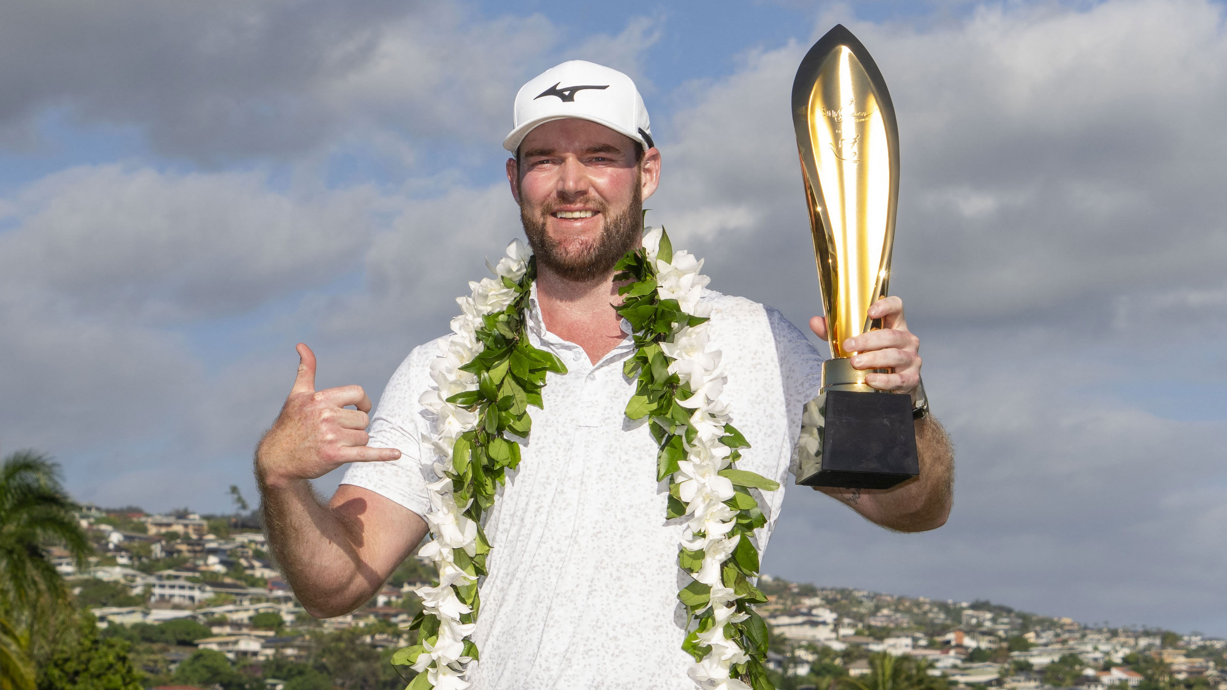 Grayson Murray slams home 39-footer to win second PGA Tour title at Sony Open