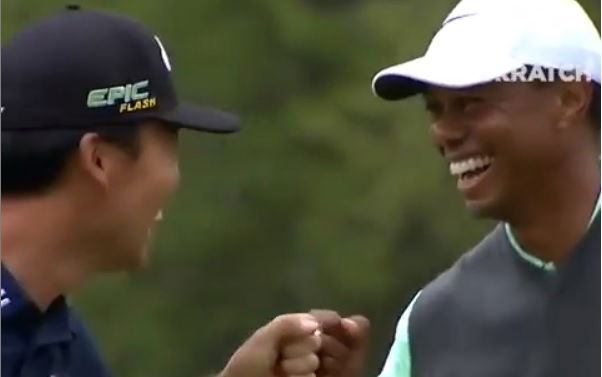 Tiger Woods and Kevin Na both run in their putts at 17 