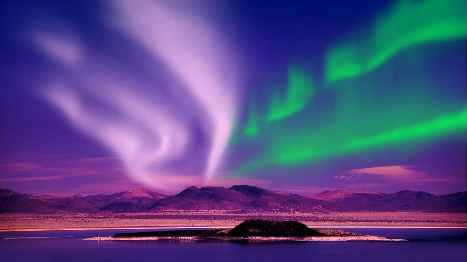 WATCH: Night golf under the stunning Northern Lights