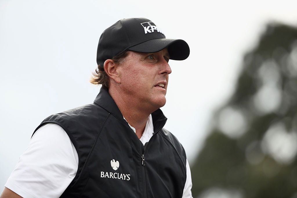phil mickelson undergoes second sports hernia surgery