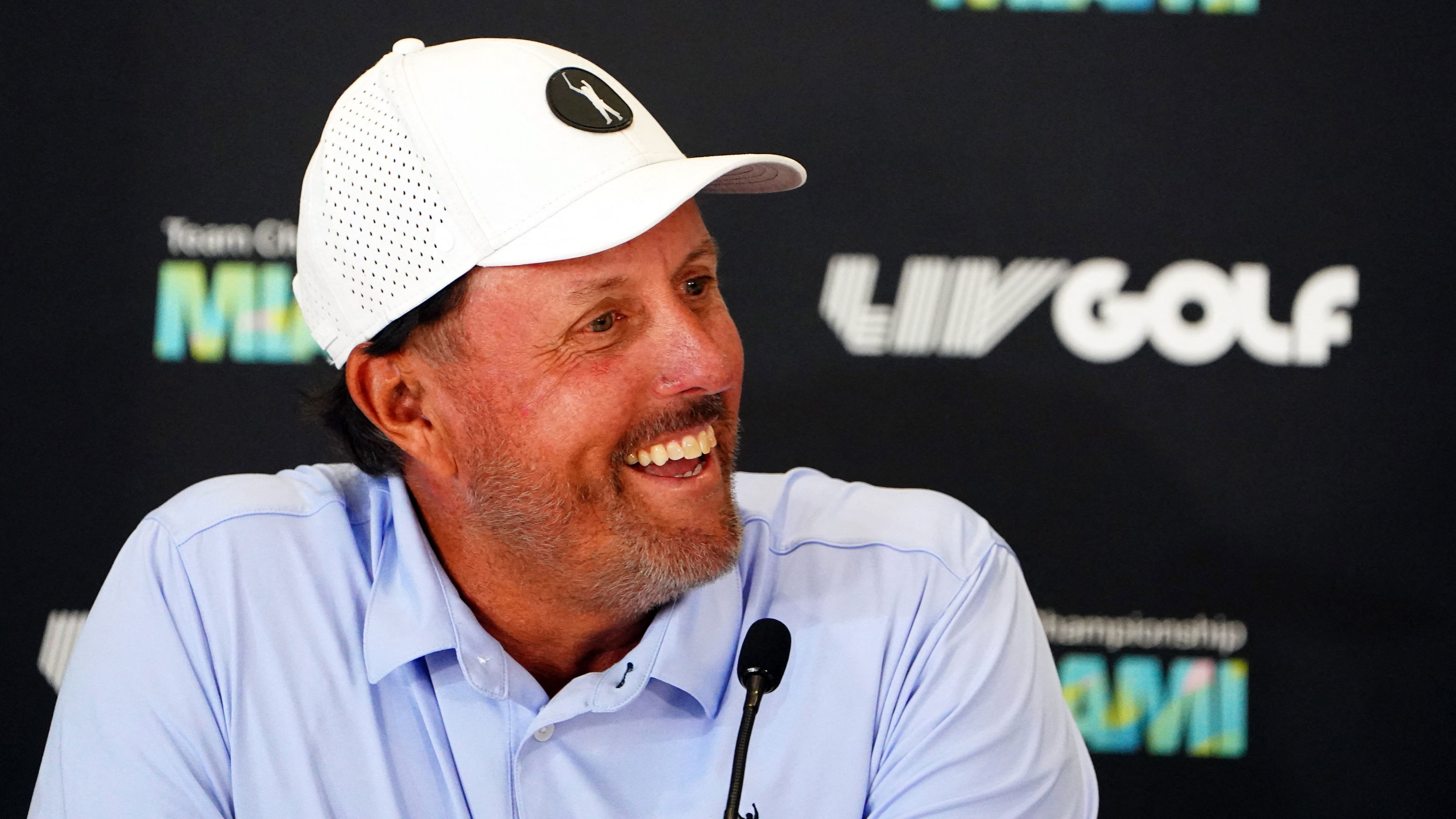 LIV Golf host heaps praise on Phil Mickelson in comms box