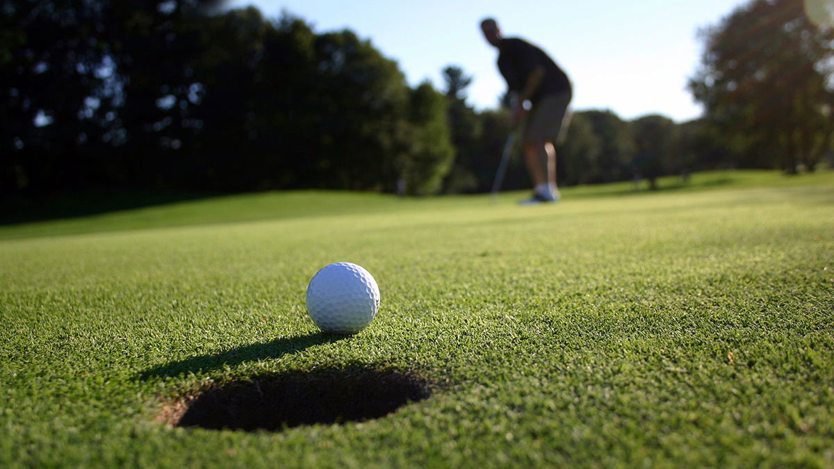 Cheap putters for sale on eBay, all going for less than £30