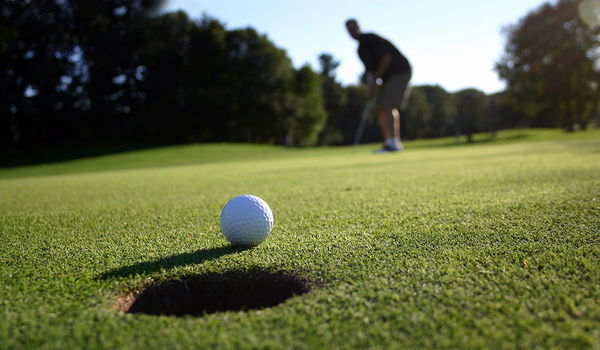 Cheap putters for sale on eBay, all going for less than £30