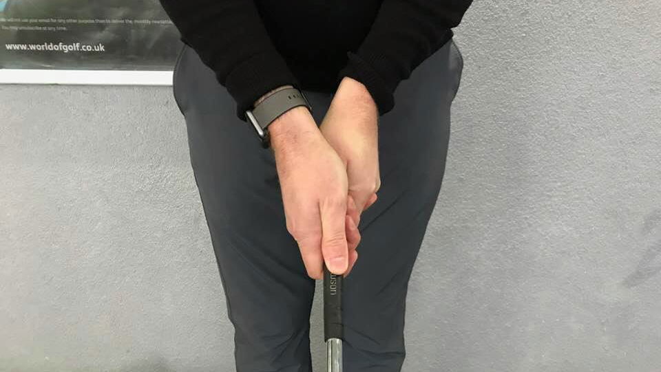 how to hold the putter: common putting grips and their pros and cons