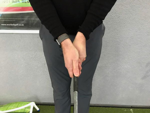 how to hold the putter: common putting grips and their pros and cons