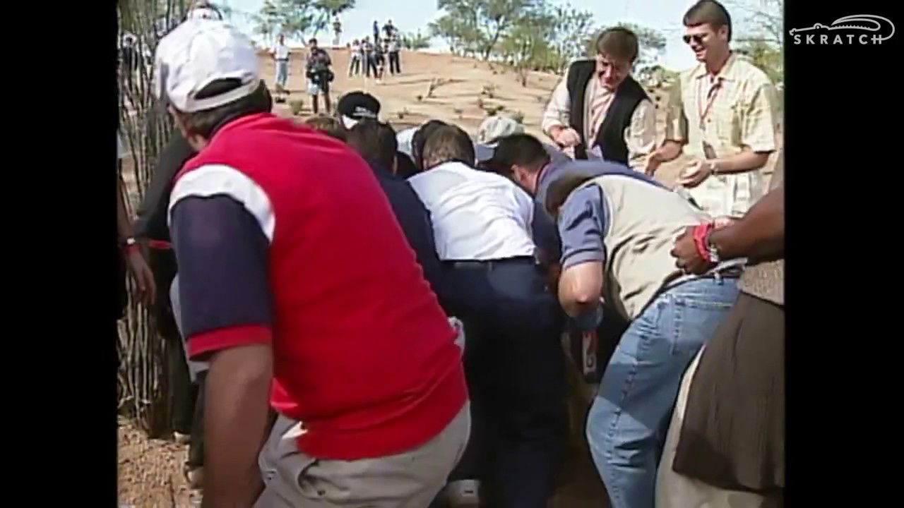 WATCH: When golf fans moved a giant rock for Tiger Woods in Phoenix