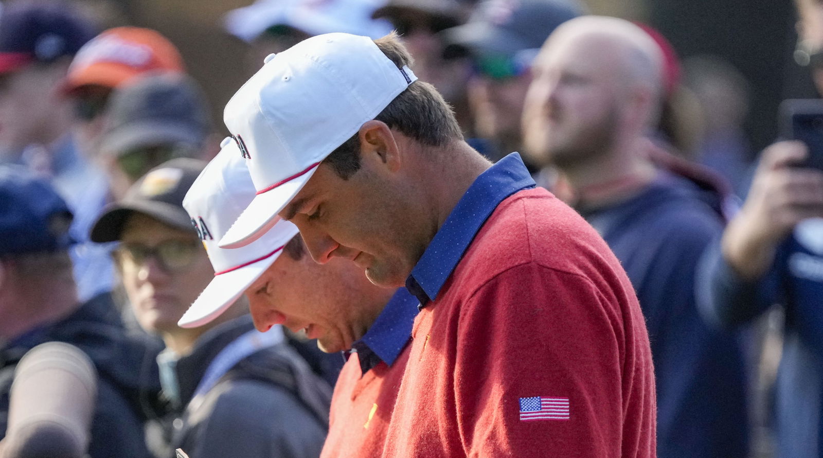 WATCH: Clueless fan picks up Xander Schauffele's golf ball at Presidents Cup