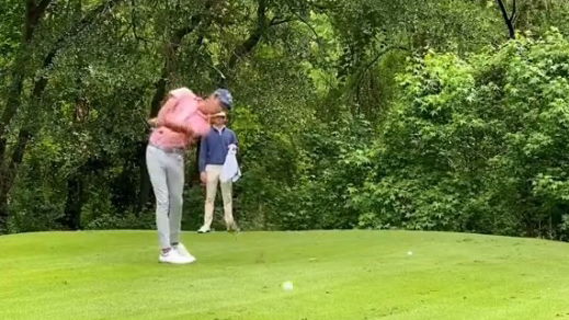 WATCH: The greatest STINGER video we have ever seen! Tiger Woods would love this
