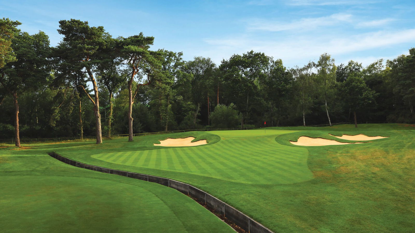 Sacked Wentworth Golf Club chief sues billionaire owner for race bias