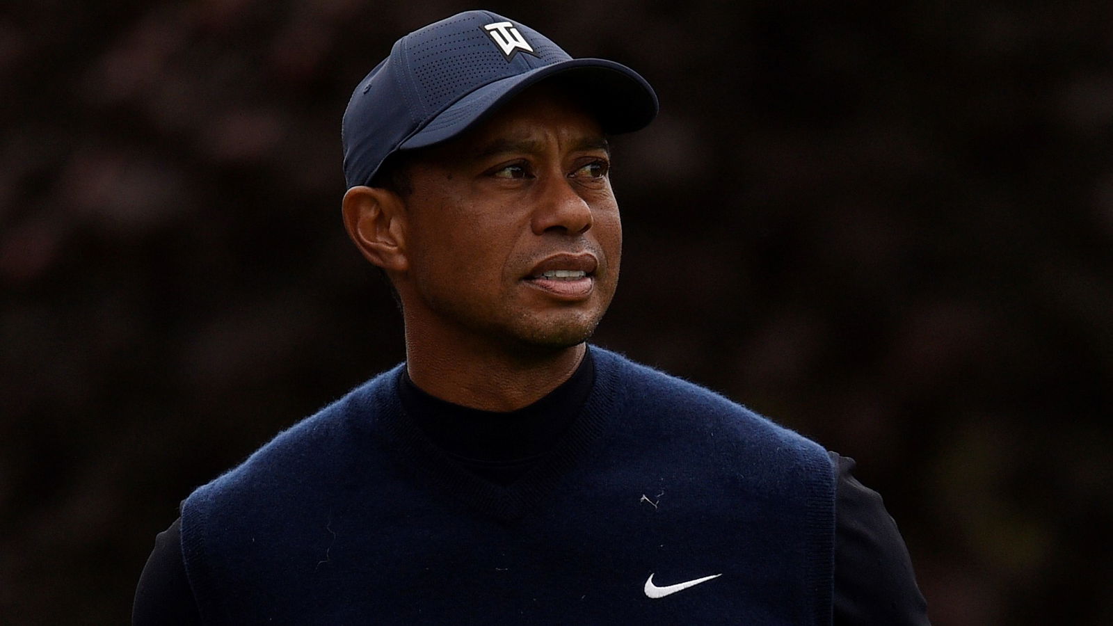 Tiger Woods hits SHOCKING DUFF then holes next shot for par!