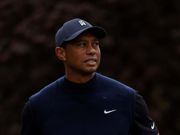 Tiger Woods hits SHOCKING DUFF then holes next shot for par!