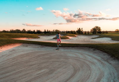 Golfer takes MORE THAN 10 SHOTS in epic bunker fail