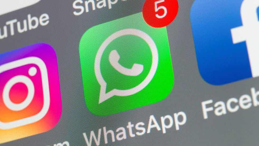 Golfers react as Instagram, Facebook and WhatsApp all go DOWN!