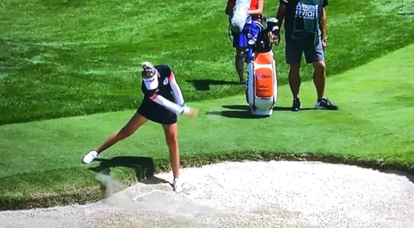 Nelly Korda WHIFFS bunker shot on her final hole at Evian Championship