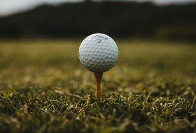 Golfer hits himself in the head with HIS OWN golf ball