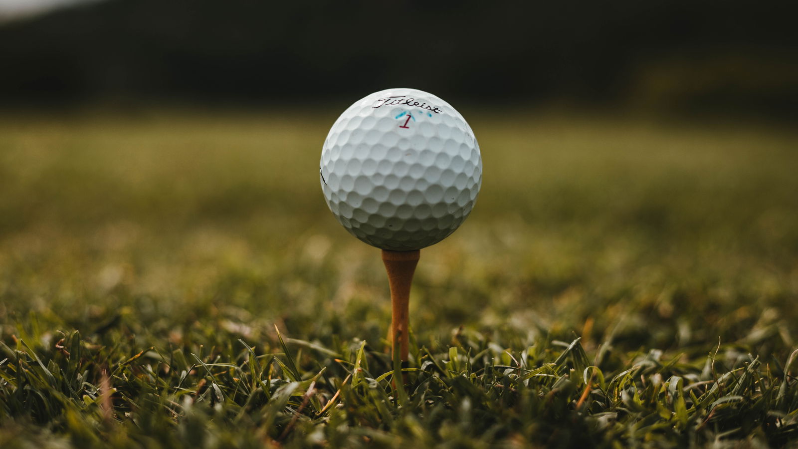 Tee shot goes horribly wrong as golfer smashes his own face with golf ball