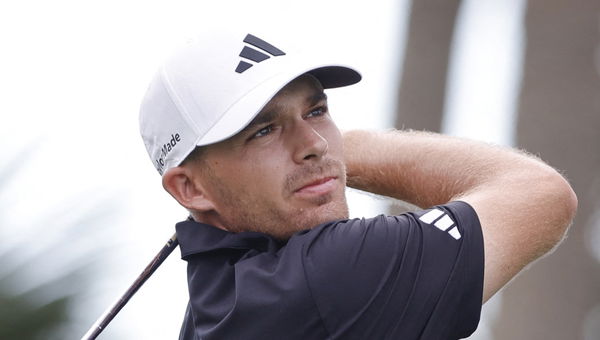 ONE OF US! PGA Tour pro Aaron Wise hits THREE consecutive drives in water on 18