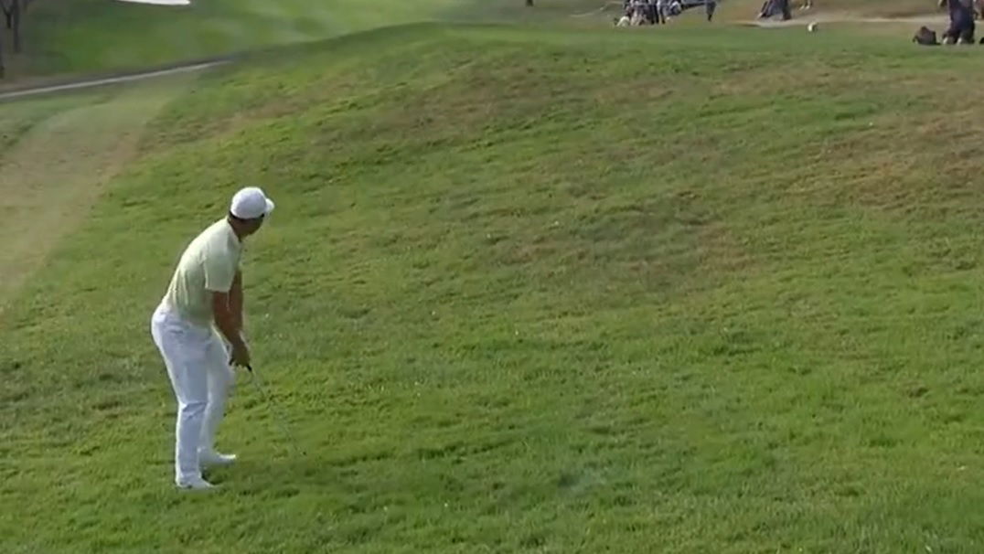 ONE OF US! Ashun Wu forced to chip onto members tee box after shocking drive