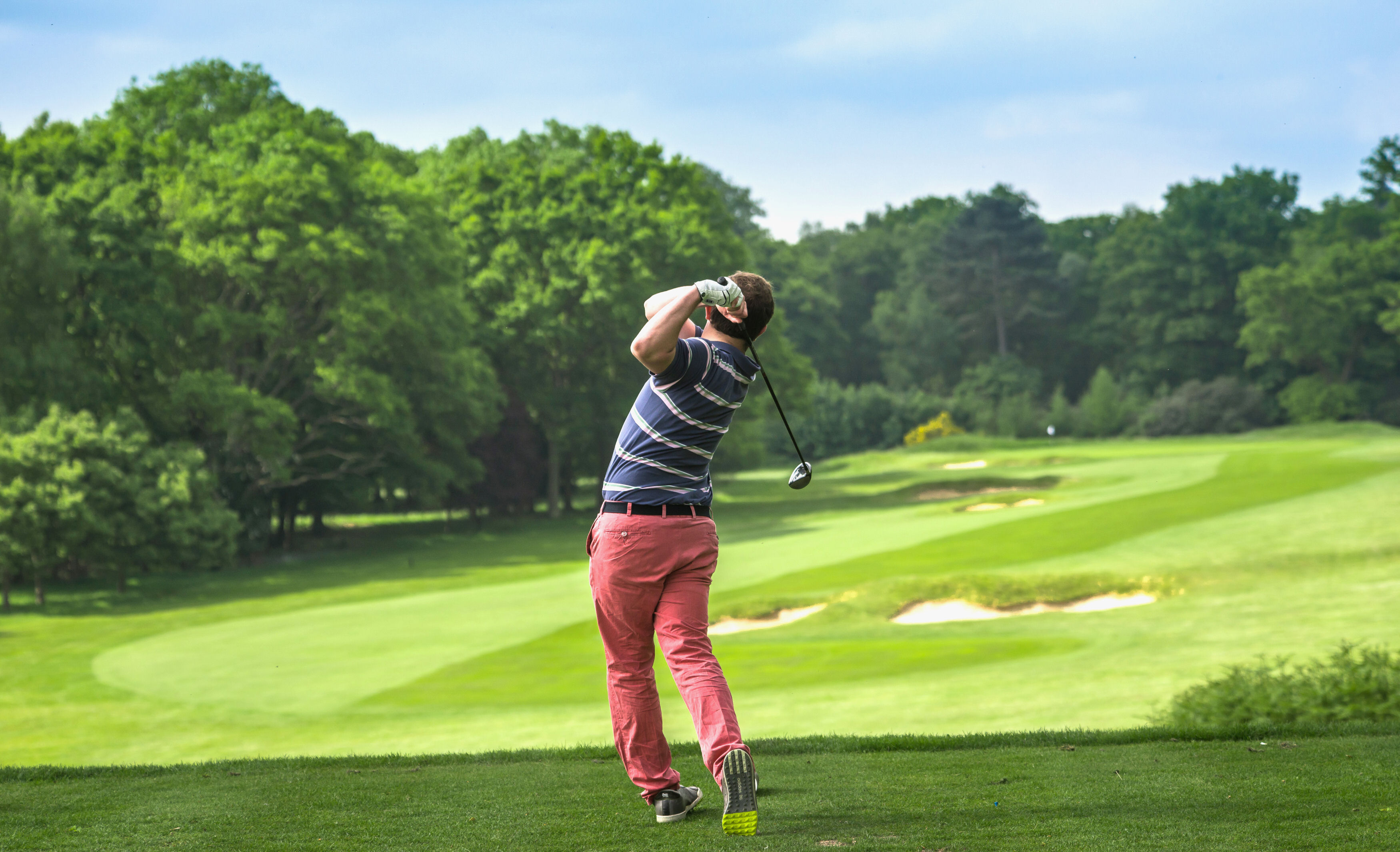 UK scientific adviser: Yes play golf, but keep a distance