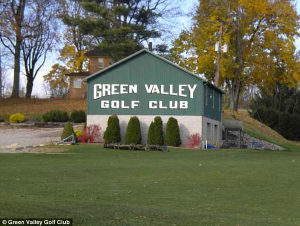 Elderly man makes first hole-in-one in his last ever round of golf