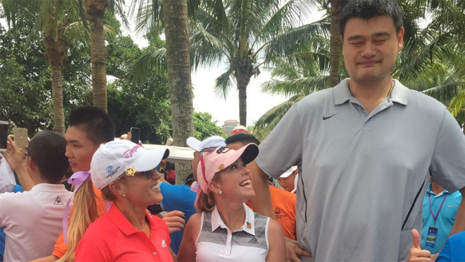 NBA legend Yao Ming plays with Natalie Gulbis and Gary Player