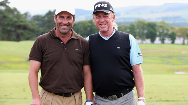 Jimenez hits shocking putt, Olazabal can't stop laughing about it!