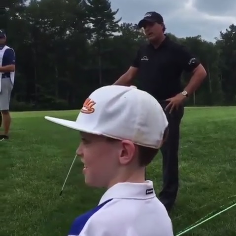 Mickelson receives golf shot advice from little kid in crowd 
