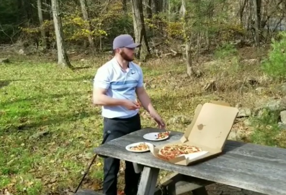 WATCH: Sometimes eating pizza is more important than playing golf!