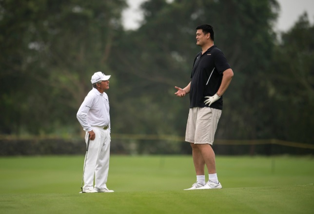 NBA legend Yao Ming plays with Natalie Gulbis and Gary Player