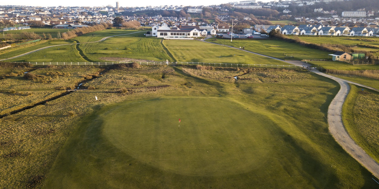 Oldest English golf club to BAN PLASTIC TEES to stop harming animals