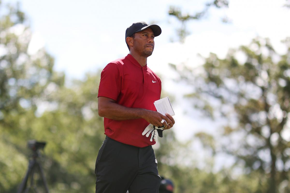 Tiger Woods lands his golf ball in a TRASH CAN, but what&#039;s the ruling?