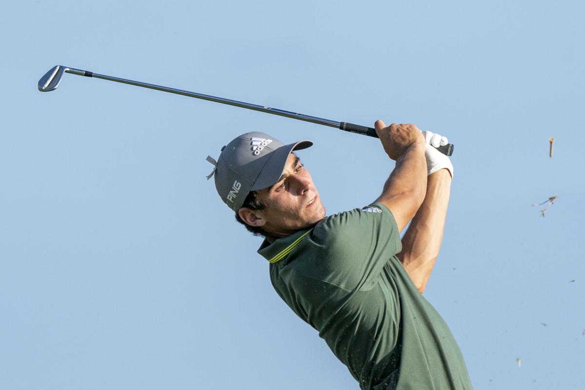 Joaquin Niemann continues hot Hawaiian form with tied lead at Sony Open