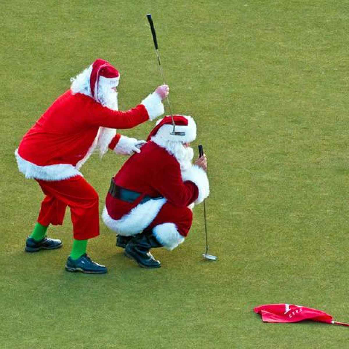 Christmas Golf Ball With Santa Hat Funny Sport X-mas graphic