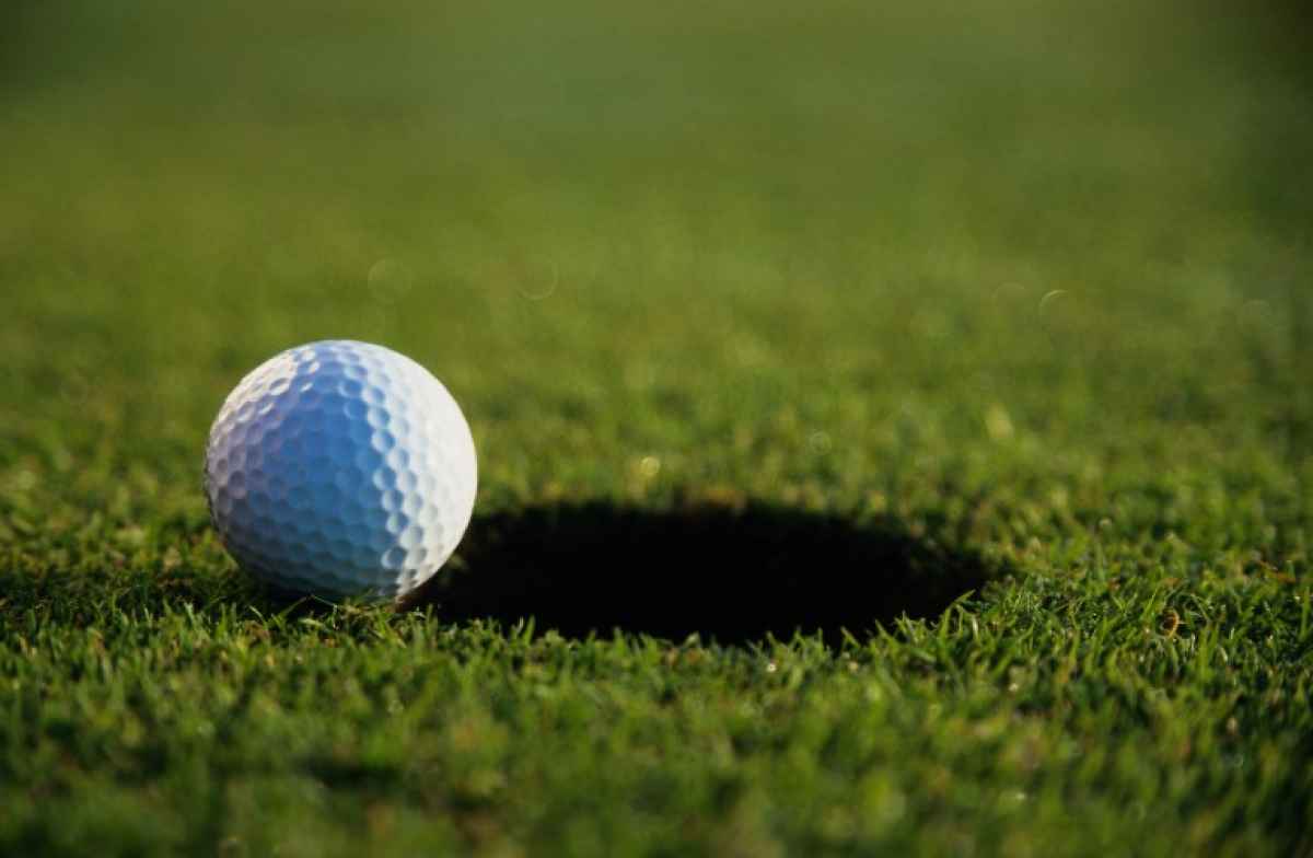 Aware of what you can do when your golf ball overhangs the hole?