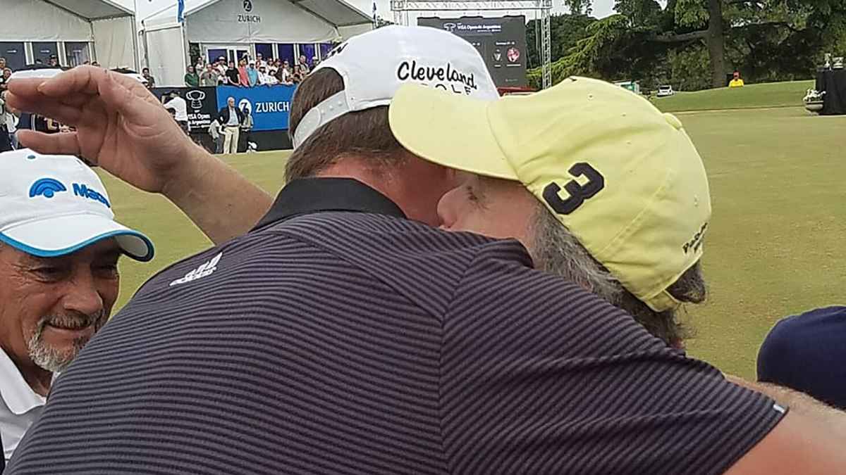 Tour pro comforts fan who yelled out in his backstroke in playoff loss