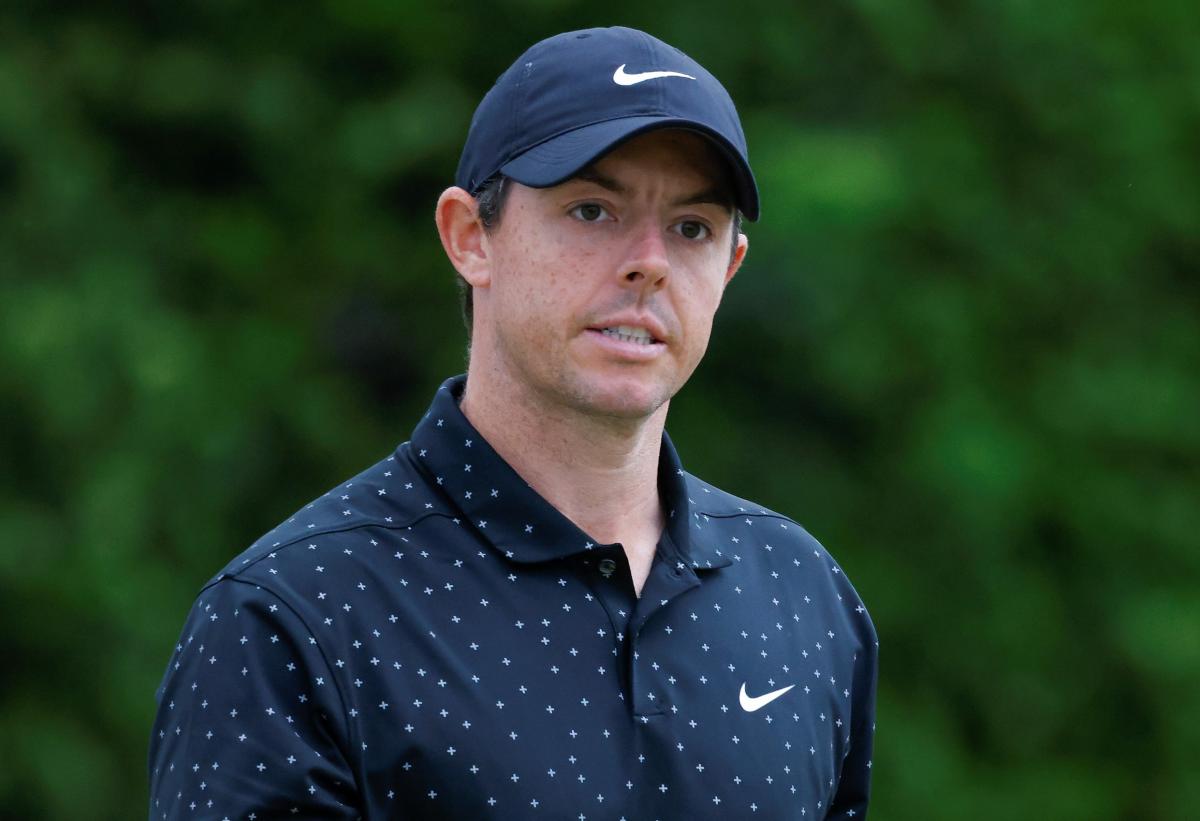 Rory McIlroy loses his cool and THROWS his 3-wood into the TREES ...