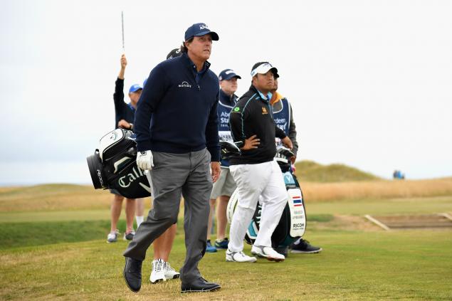 Mickelson takes aim at commentator Chamblee