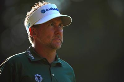 Ian Poulter's EPIC fail whilst using Paul Casey's persimmon driver