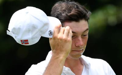 WATCH: Viktor Hovland BREAKS his putter and has to putt with his WEDGE!