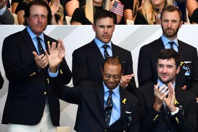 Furyk announces Tiger Woods' name at opening ceremony, Paris goes wild