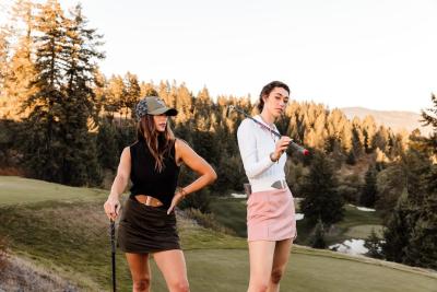 Calliope Golf introduce FASHIONABLE CLOTHES for the modern FEMALE GOLFER!