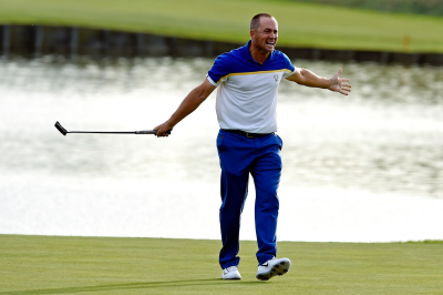 Alex Noren recreates his famous Ryder Cup putt, and HOLES IT AGAIN!