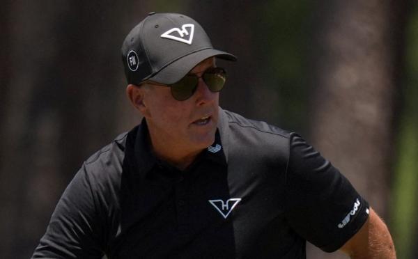 Phil Mickelson avoided relegation