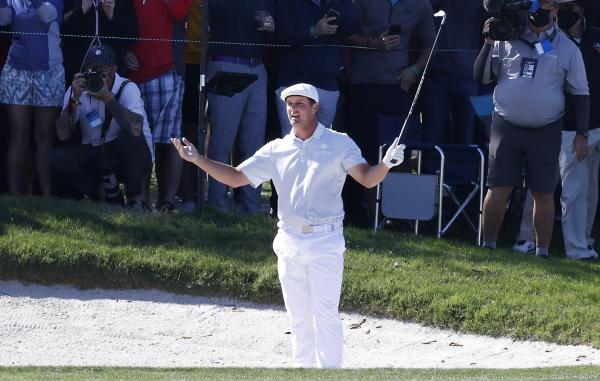 PGA Tour places OUT OF BOUNDS notice at 18th to stop Bryson DeChambeau plans