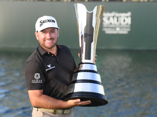 Graeme McDowell apologises to ref after 